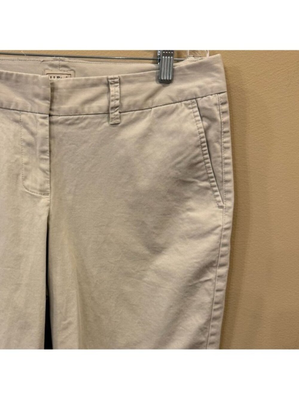 L.L. Bean Women’s Classic Chino Shorts Size 10 Beige Style 0GLU3 Mid Rise Khaki - Picture 4 of 12